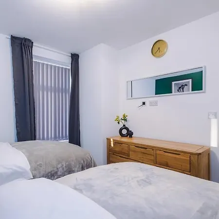 Feriehus Beautiful 3 Bedroom Sleeps 8 With Parking By Purestay