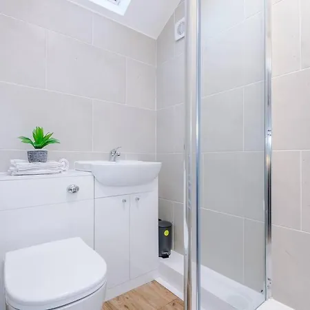 Feriehus Beautiful 3 Bedroom Sleeps 8 With Parking By Purestay *