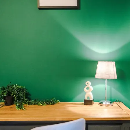 Beautiful 3 Bedroom Sleeps 8 With Parking By Purestay Feriehus