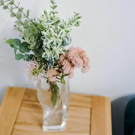 Beautiful 3 Bedroom Sleeps 8 With Parking By Purestay Feriehus *