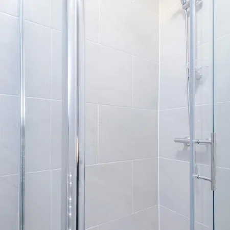 Feriehus Beautiful 3 Bedroom Sleeps 8 With Parking By Purestay Bradford (West Yorkshire)