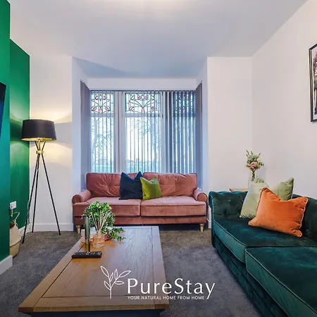 Beautiful 3 Bedroom Sleeps 8 With Parking By Purestay
