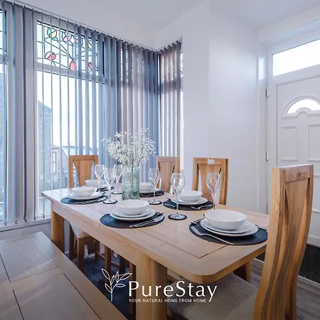 Beautiful 3 Bedroom Sleeps 8 With Parking By Purestay Feriehus *