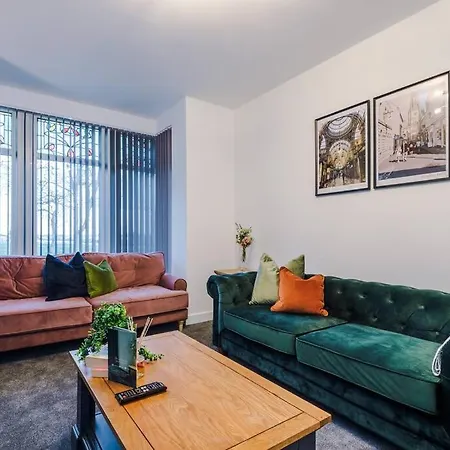 Beautiful Sleeps 10 With Parking By Purestay Short Holiday home Bradford (West Yorkshire)