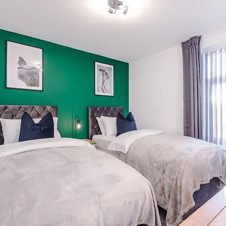 Beautiful Sleeps 8 With Parking By Purestay Short Сasa de vacaciones