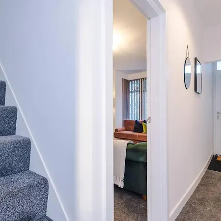 Beautiful Sleeps 10 With Parking By Purestay Short