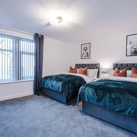 Beautiful Sleeps 10 With Parking By Purestay Short Holiday home *