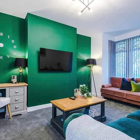 Beautiful Sleeps 10 With Parking By Purestay Short Holiday home *