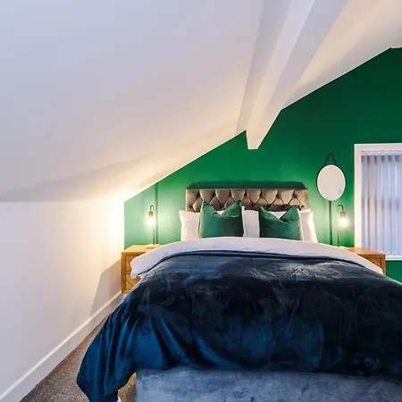 Beautiful Sleeps 10 With Parking By Purestay Short Holiday home Bradford (West Yorkshire)