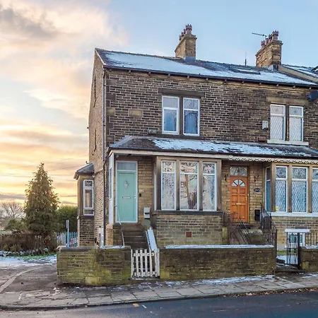 Beautiful Sleeps 10 With Parking By Purestay Short Bradford (West Yorkshire)