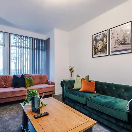 Holiday home Beautiful Sleeps 10 With Parking By Purestay Short