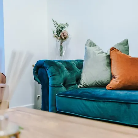 Beautiful Sleeps 10 With Parking By Purestay Short Holiday home
