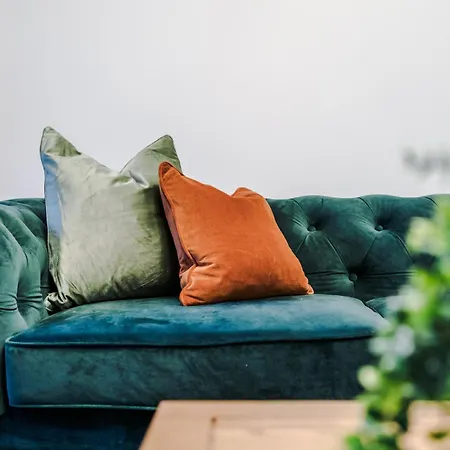 Beautiful Sleeps 10 With Parking By Purestay Short