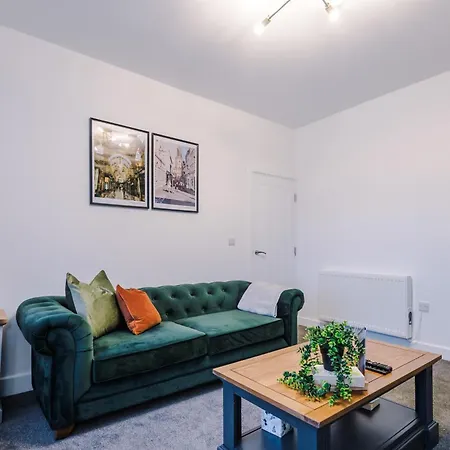 Beautiful Sleeps 10 With Parking By Purestay Short Holiday home