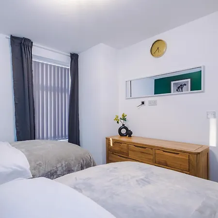 Holiday home Beautiful Sleeps 10 With Parking By Purestay Short Bradford (West Yorkshire)