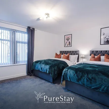 Holiday home Beautiful 3 Bedroom Sleeps 8 With Parking By Purestay