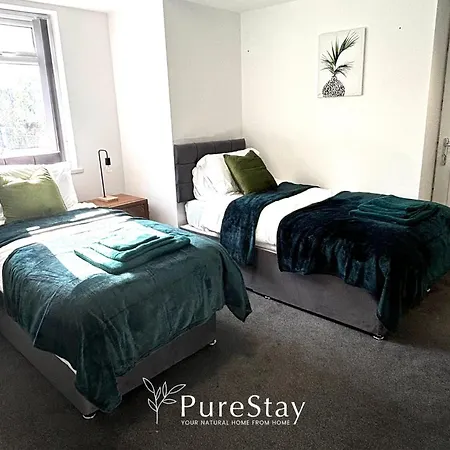 Holiday home Beautiful Sleeps 10 With Parking By Purestay Short *