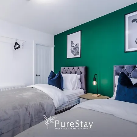 Beautiful 3 Bedroom Sleeps 8 With Parking By Purestay Holiday home Bradford (West Yorkshire)