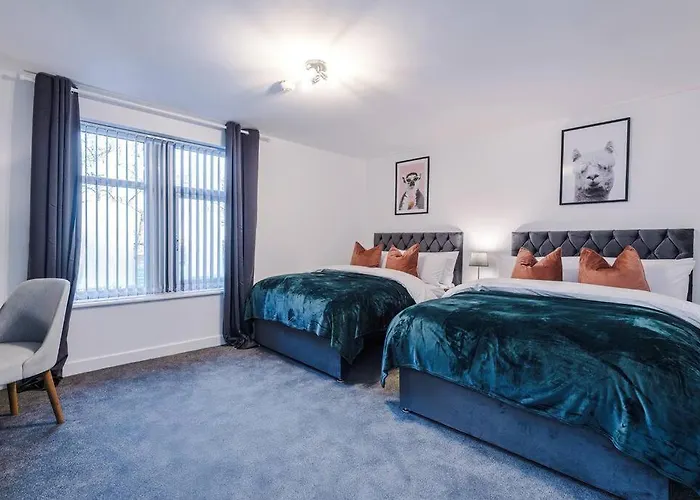 Beautiful 3 Bedroom Sleeps 8 With Parking By Purestay Holiday home *