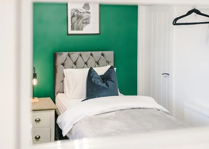 Casa vacanze Beautiful 3 Bedroom Sleeps 8 With Parking By Purestay