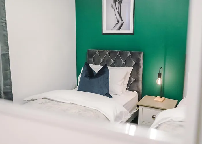 Casa vacanze Beautiful 3 Bedroom Sleeps 8 With Parking By Purestay *