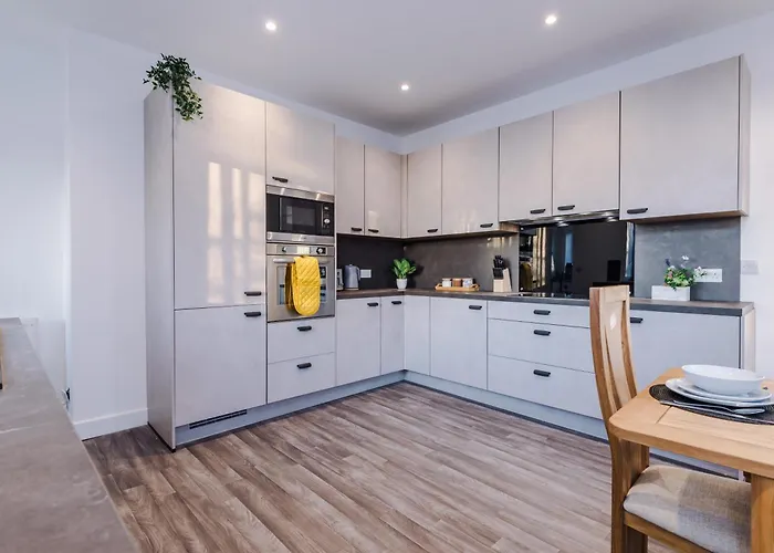 Beautiful 3 Bedroom Sleeps 8 With Parking By Purestay Casa vacanze *