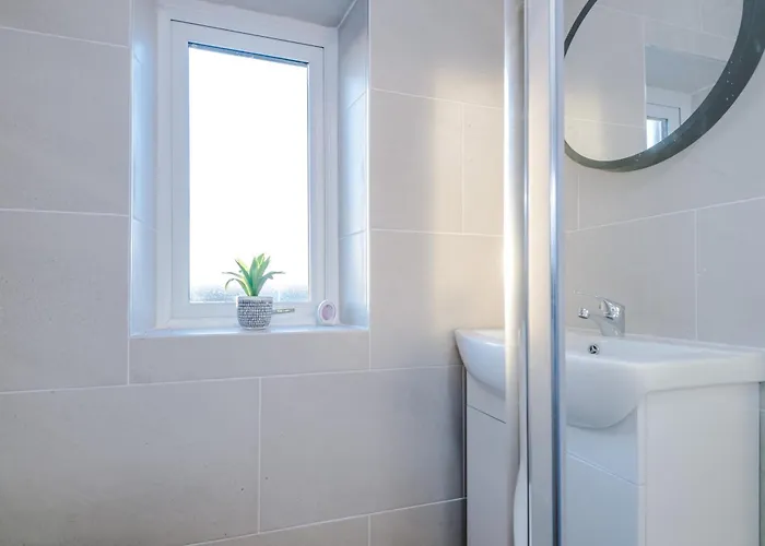 Beautiful 3 Bedroom Sleeps 8 With Parking By Purestay Casa vacanze *