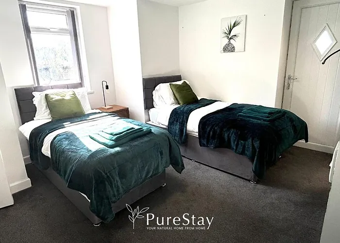 Holiday home Beautiful 3 Bedroom Sleeps 8 With Parking By Purestay *
