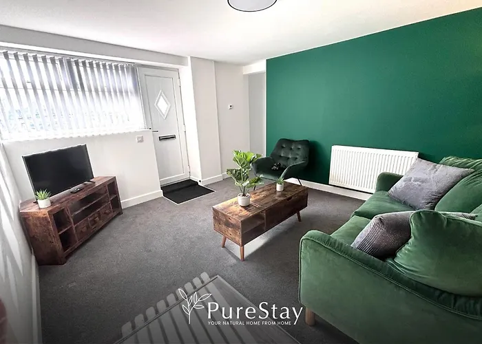 Beautiful 3 Bedroom Sleeps 8 With Parking By Purestay Casa vacanze Bradford (West Yorkshire)