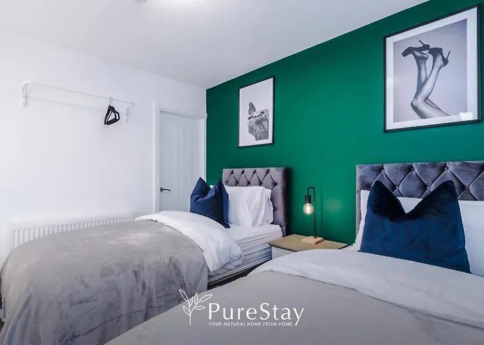 Beautiful 3 Bedroom Sleeps 8 With Parking By Purestay Casa vacanze Bradford (West Yorkshire)