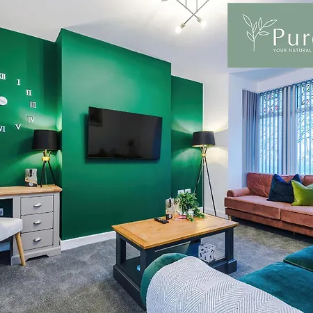 Beautiful 3 Bedroom Sleeps 8 With Parking By Purestay