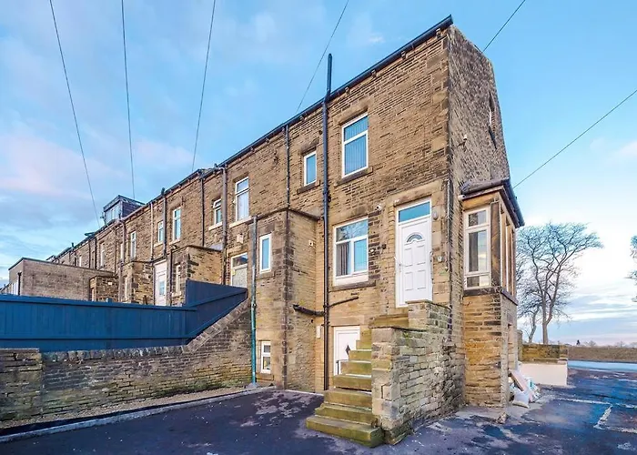 Beautiful 3 Bedroom Sleeps 8 With Parking By Purestay *