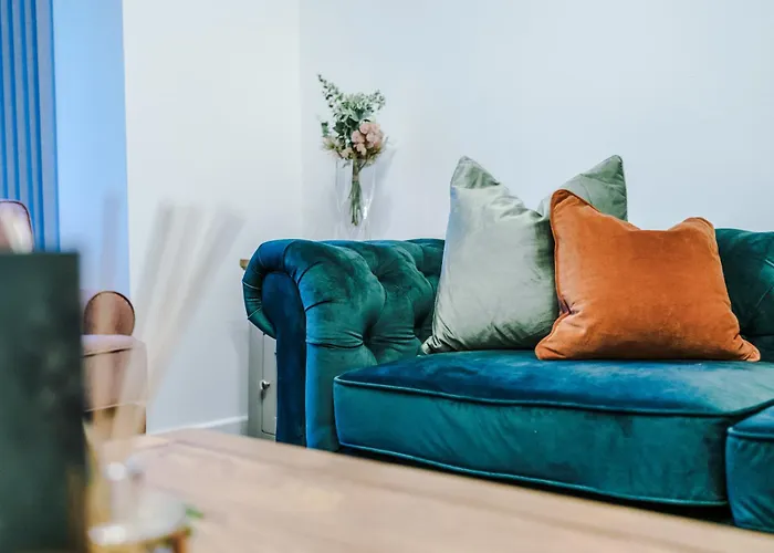 Beautiful 3 Bedroom Sleeps 8 With Parking By Purestay Holiday home