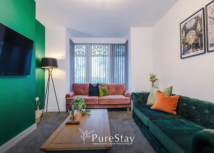 Beautiful 3 Bedroom Sleeps 8 With Parking By Purestay